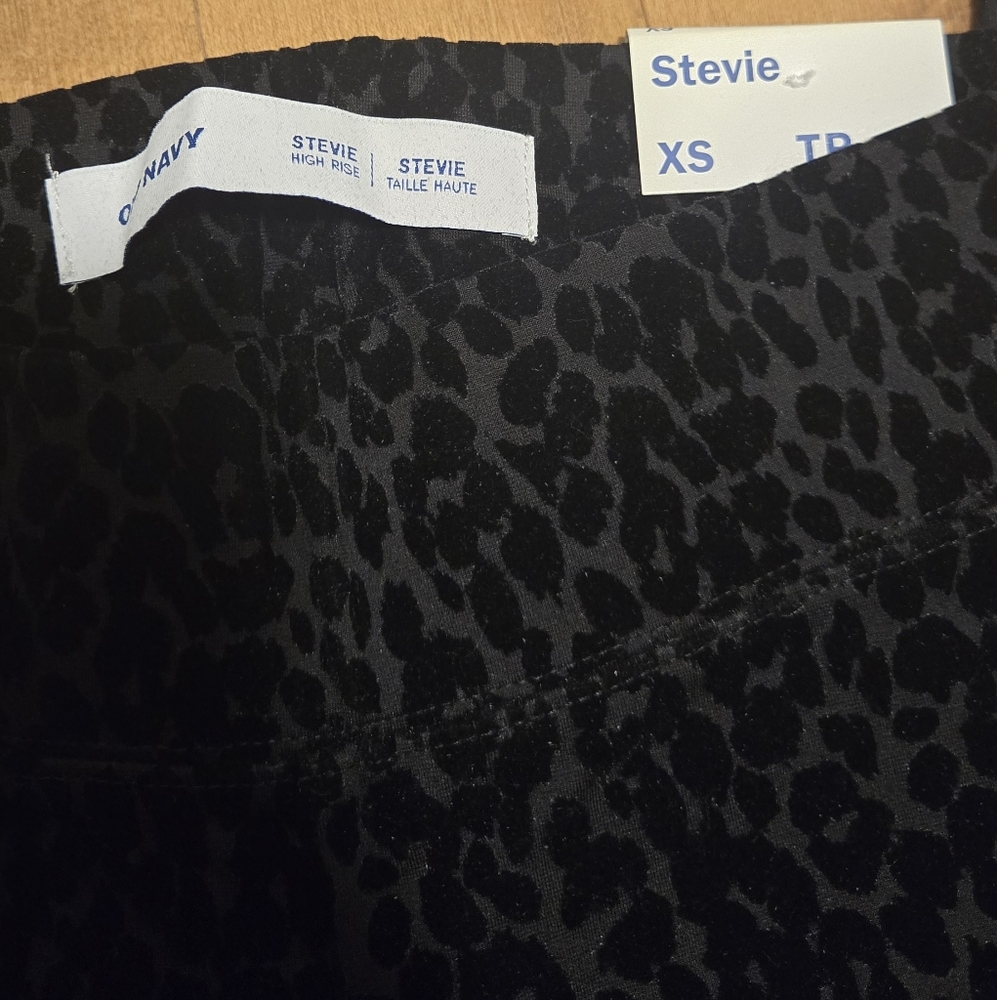 New Old Navy Black Textured Pants - Picture 3 of 3